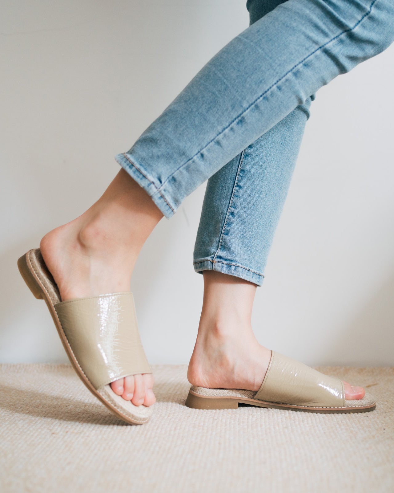 【 以14世紀法式草編風情為靈感 日本職人配以70年造鞋經驗重新打造− Kelia Sandals 】